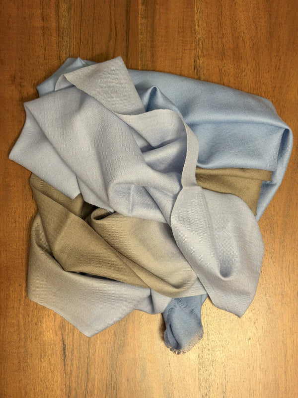 Reiner Pashmina Ombre Schal: Himmelblau & Taupe